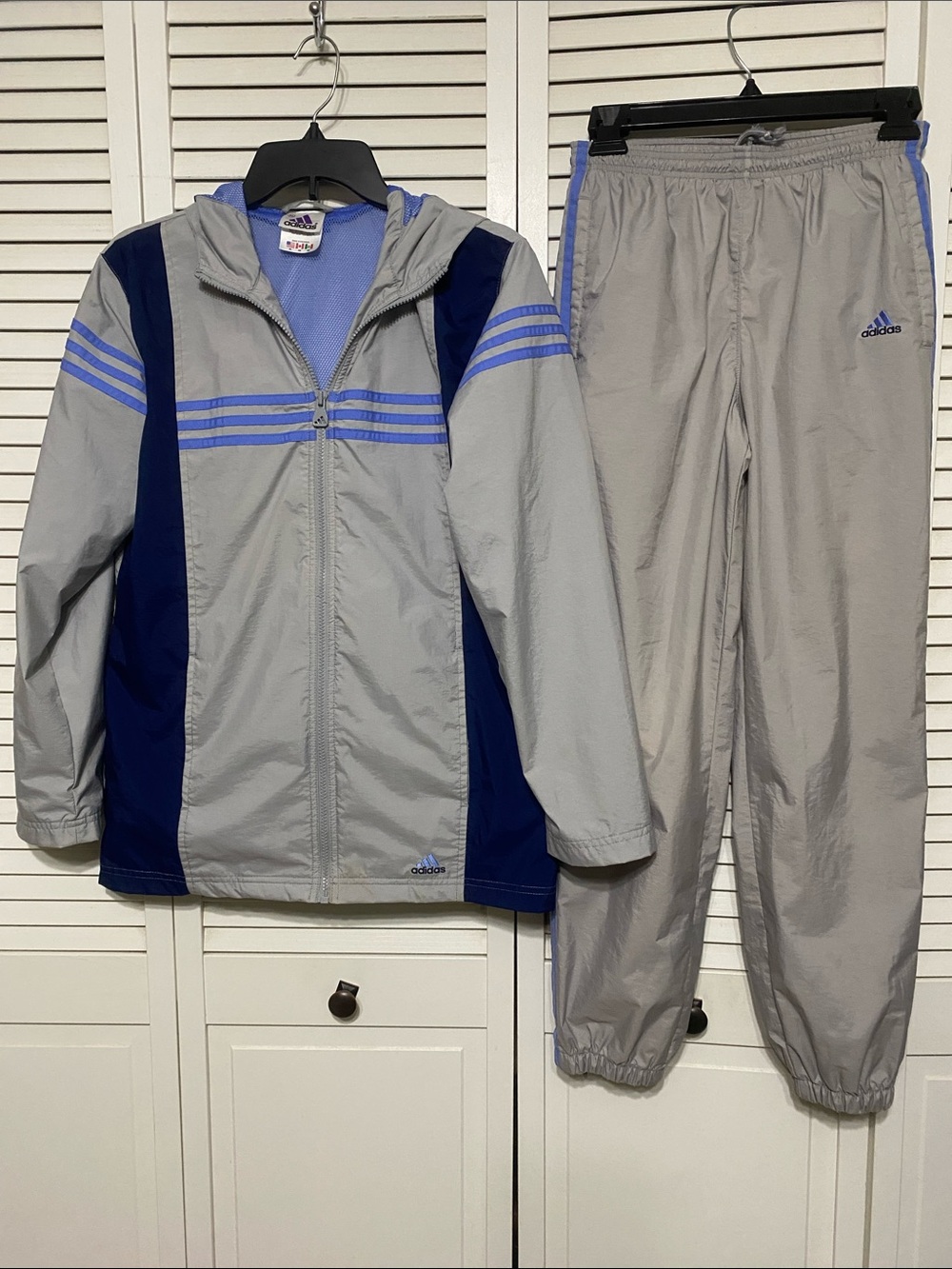 Vtg Adidas Gray & Navy Hooded Windbreaker Track Suit Girls Size XL